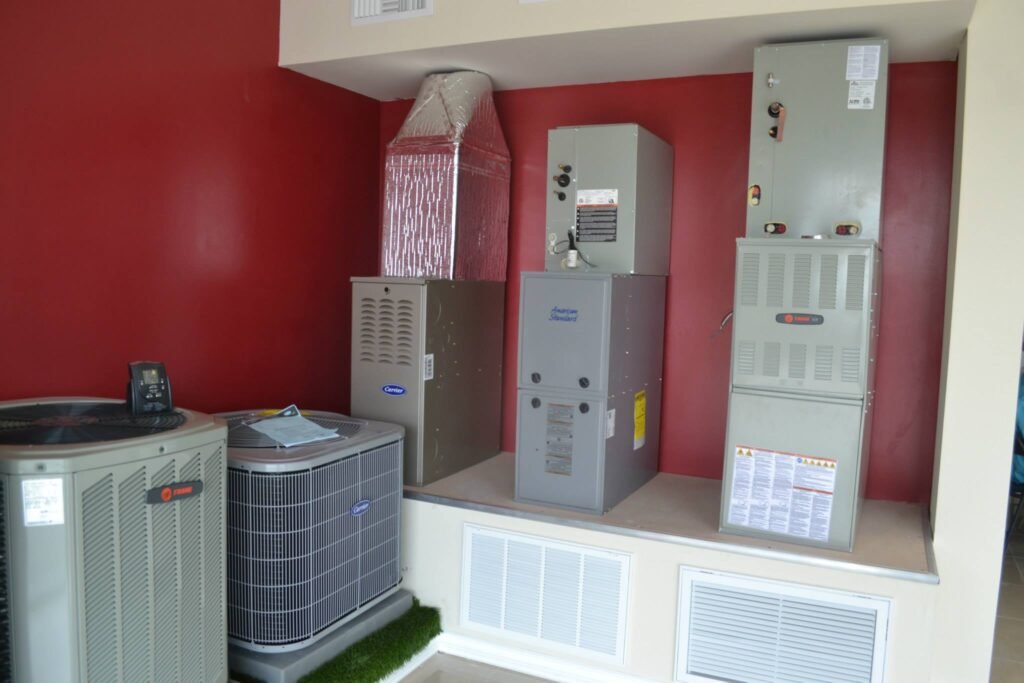 Professional technician servicing split and central AC units in Al Badi'ah Riyadh